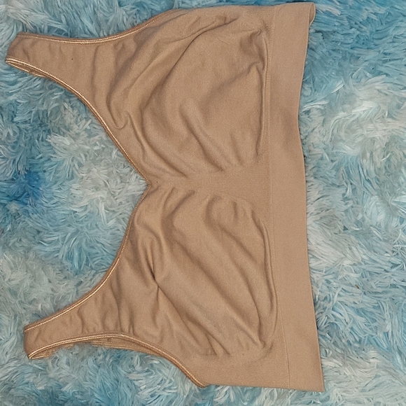 2 Bali pull on no wire bras - Picture 3 of 5